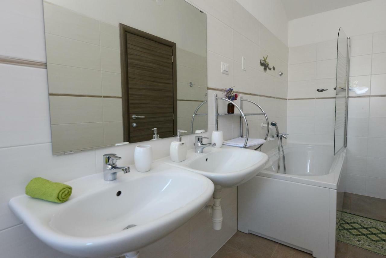 Villa Kontesici 14 Zelena Laguna المظهر الخارجي الصورة